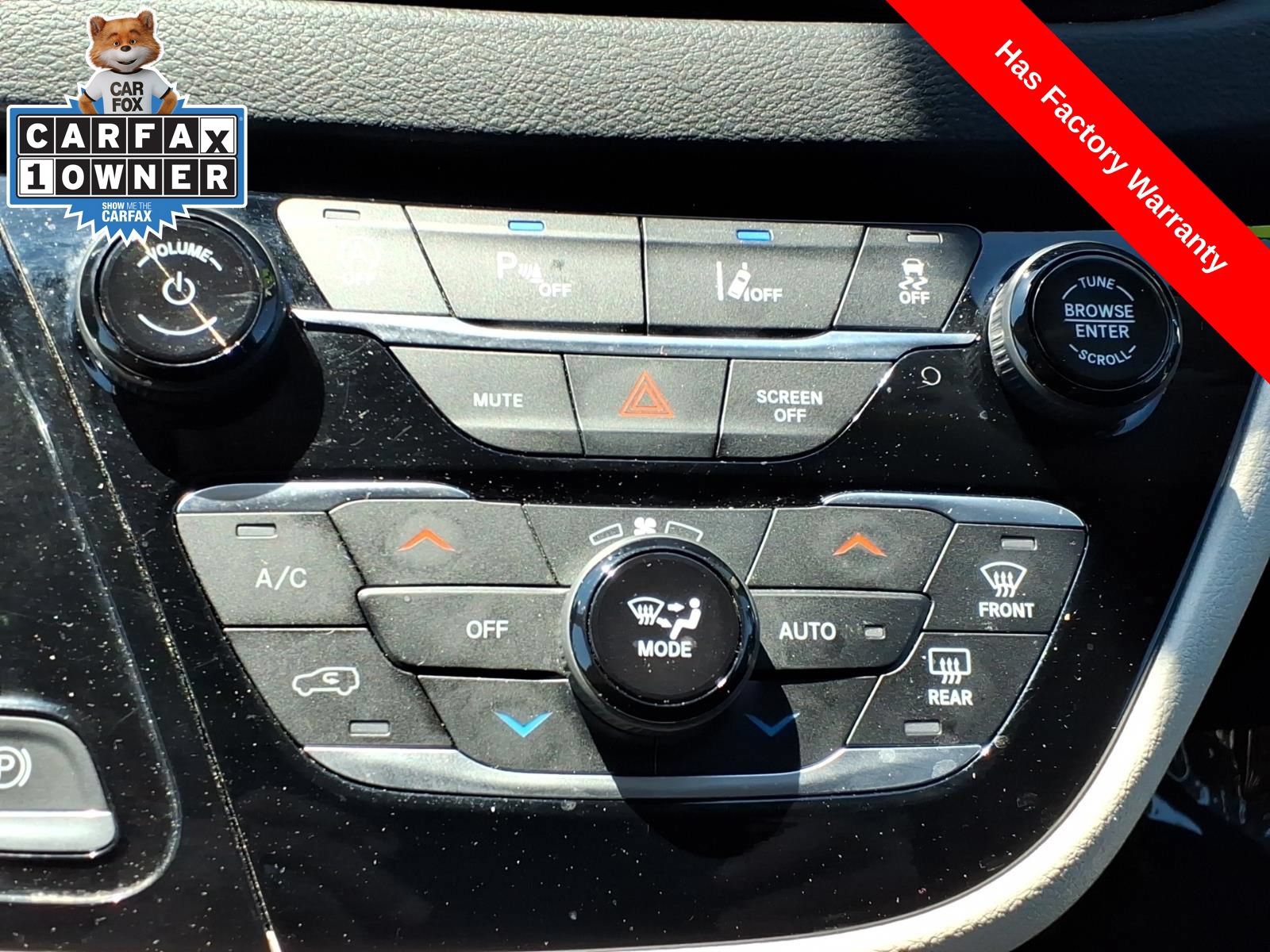 Used 2024 Chrysler Pacifica Touring-L FWD image 21