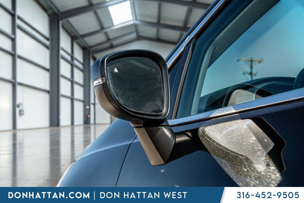 Used 2023 Chrysler Pacifica Touring-L image 30