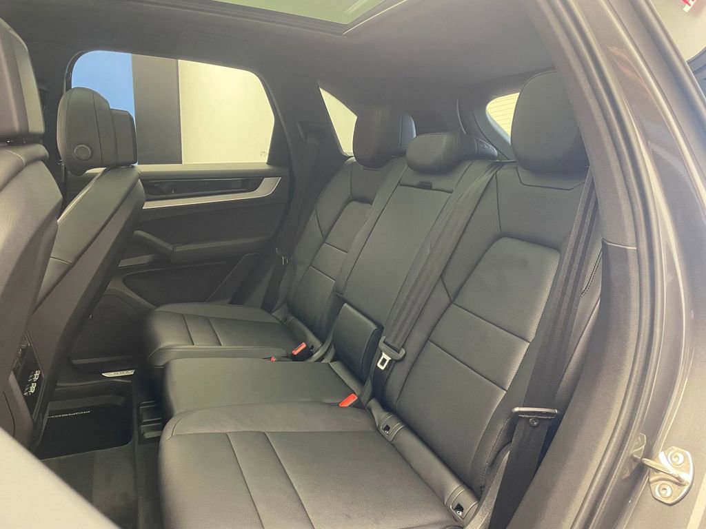 Used 2025 Porsche Cayenne image 15