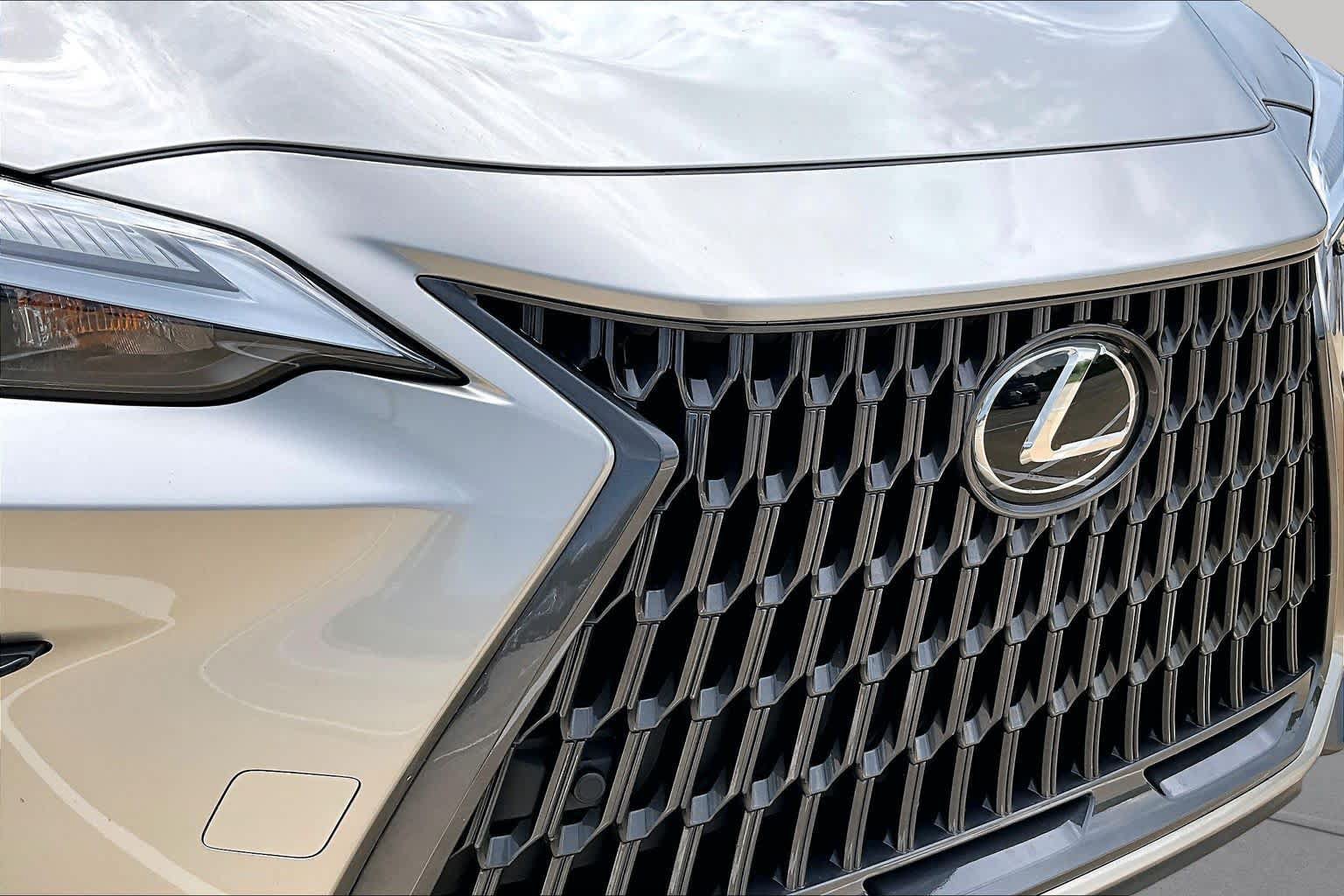 Used 2025 Lexus NX 250 FWD w/ Accessory Package (Z1) image 30