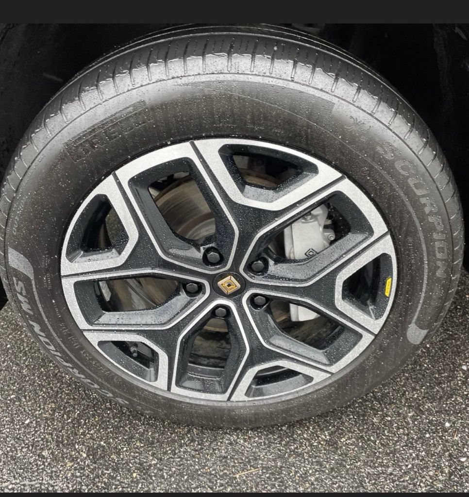 Used 2025 Rivian R1S Adventure Dual AWD/4WD image 11