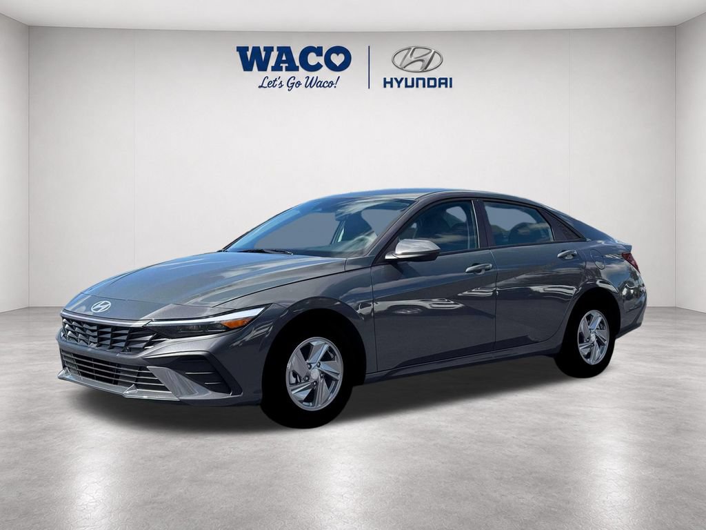 Used 2026 Hyundai Elantra SE FWD image 2