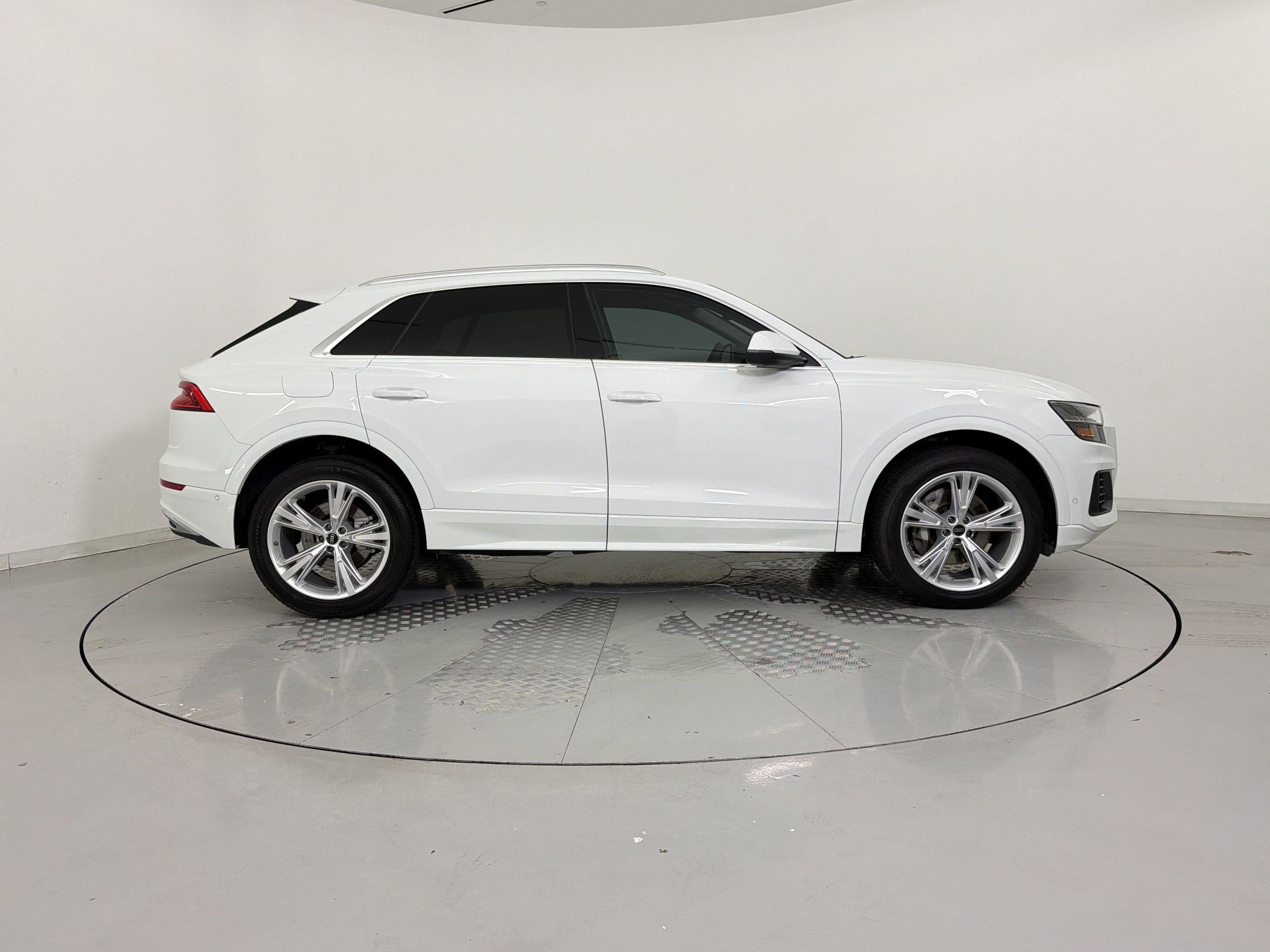 Used 2023 Audi Q8 Premium w/ Convenience Package AWD/4WD image 8