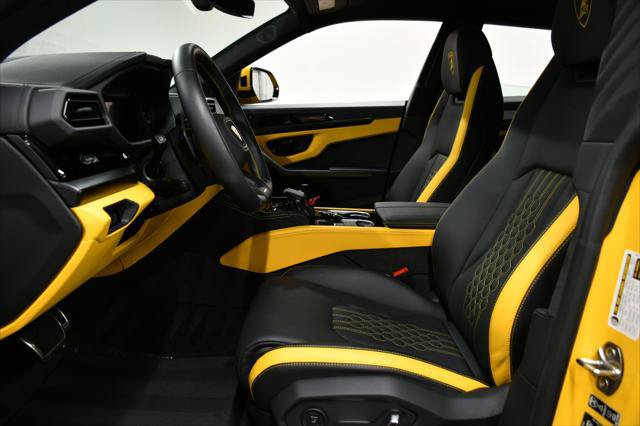 Used 2025 Lamborghini Urus SE AWD/4WD image 38