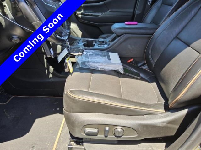 Used 2022 GMC Acadia AT4 w/ Technology Package AWD/4WD image 8