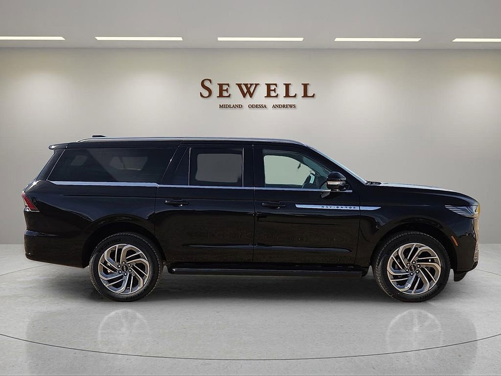 New 2026 Lincoln Navigator Premiere image 3