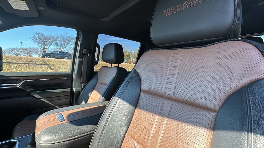 Used 2024 Chevrolet Silverado 2500 High Country w/ High Country Premium Package image 13
