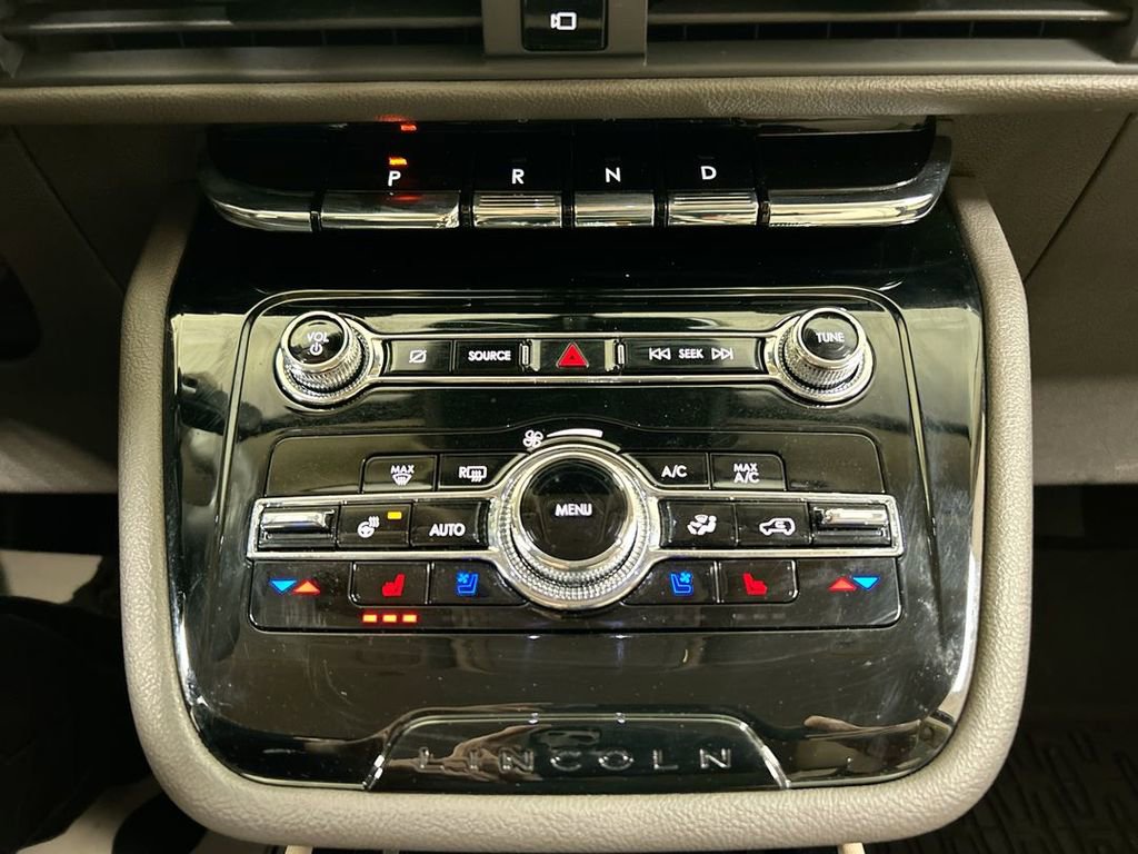Used 2022 Lincoln Corsair Standard w/ Equipment Group 101A image 18