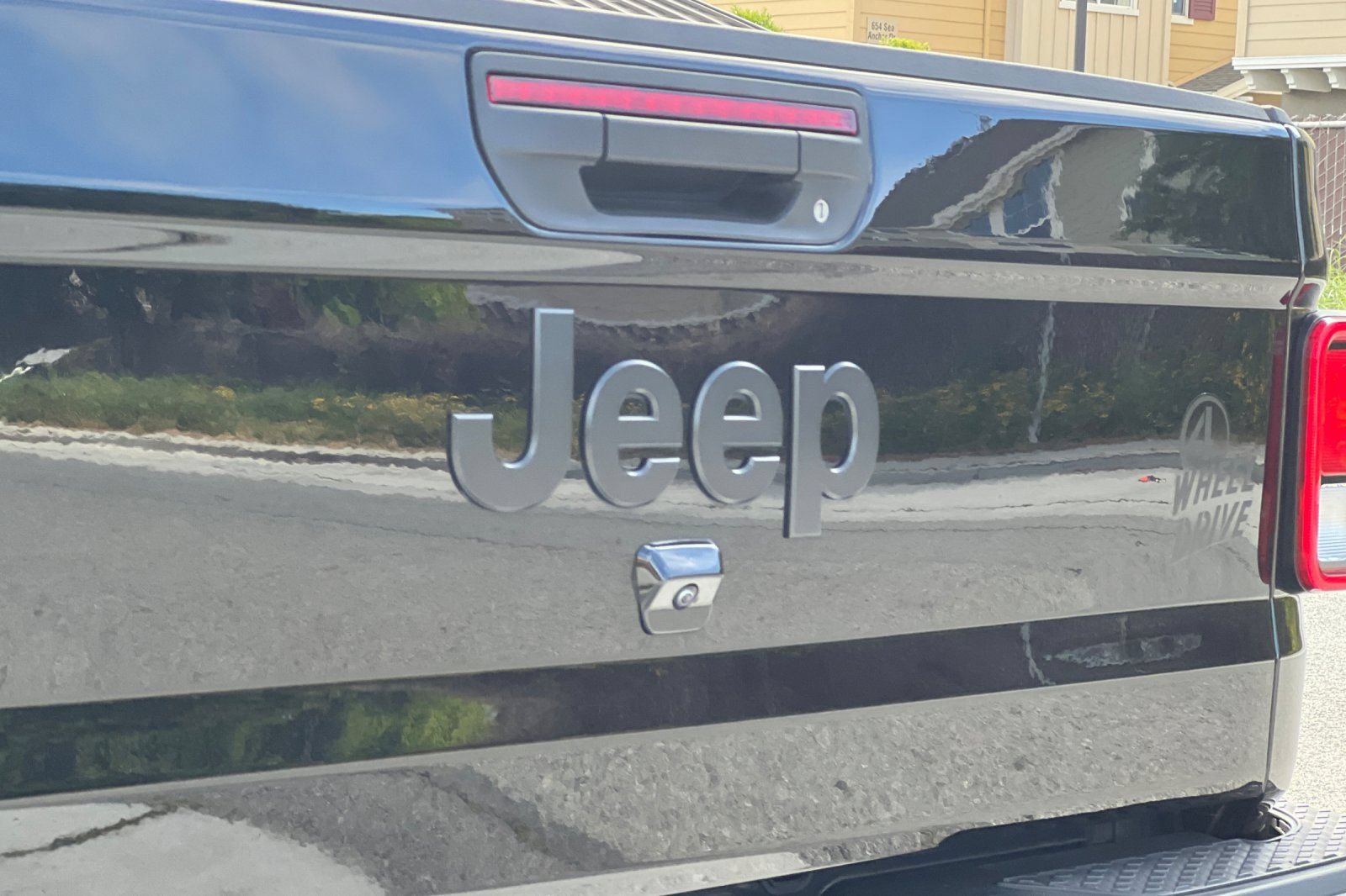 Used 2023 Jeep Gladiator Sport AWD/4WD image 25