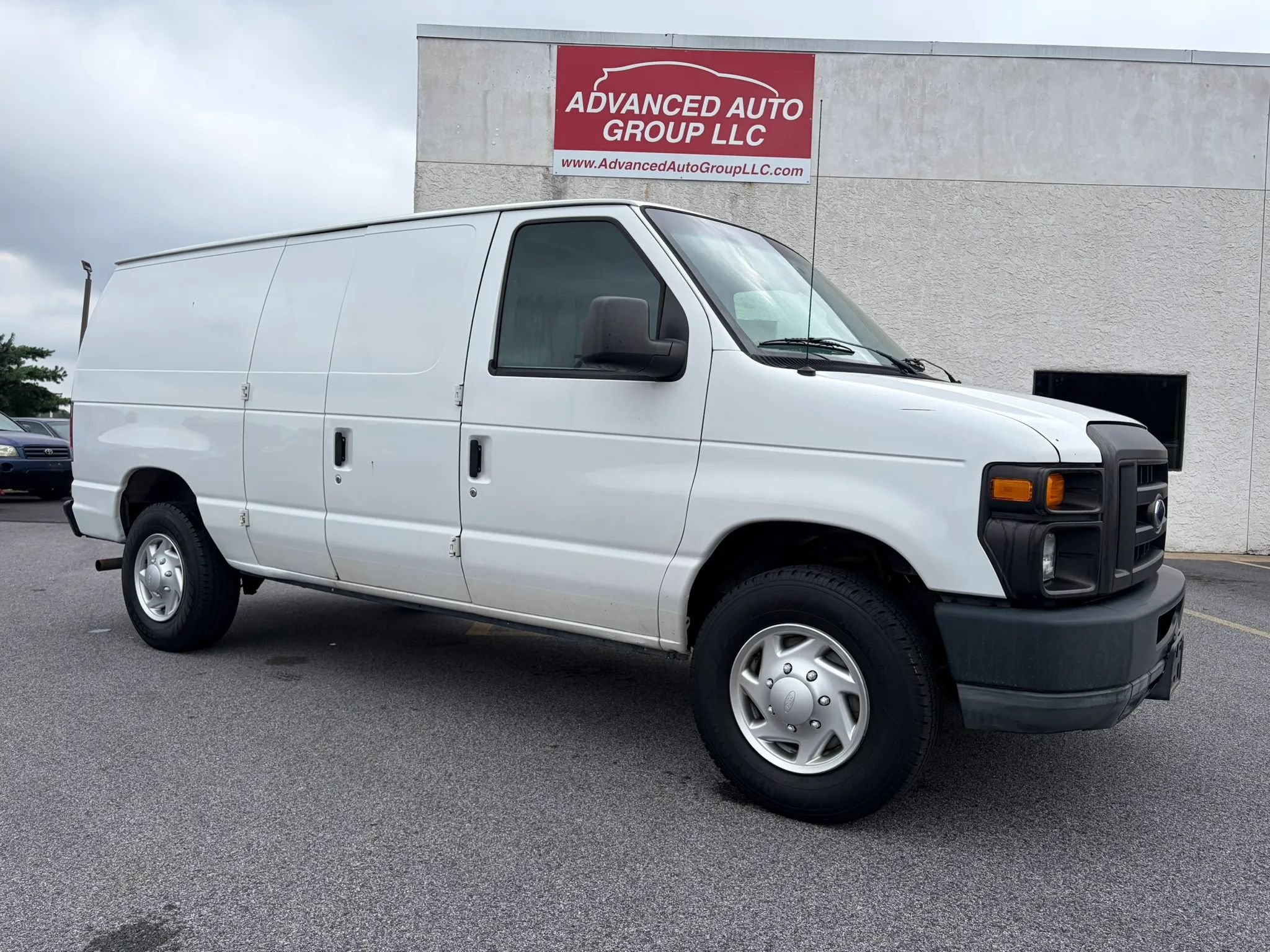 Used 2011 Ford E-250 and Econoline 250 w/ PWR Group RWD image 3