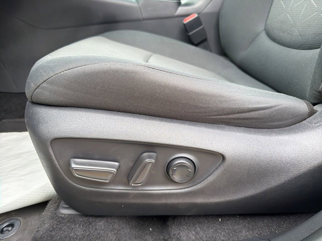 Used 2021 Toyota RAV4 XLE AWD/4WD image 10