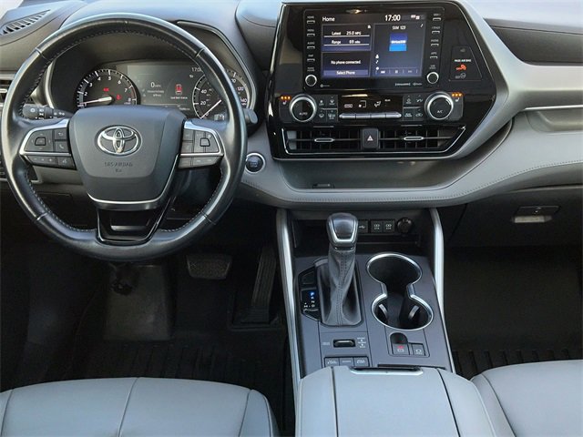 Used 2021 Toyota Highlander XLE image 12