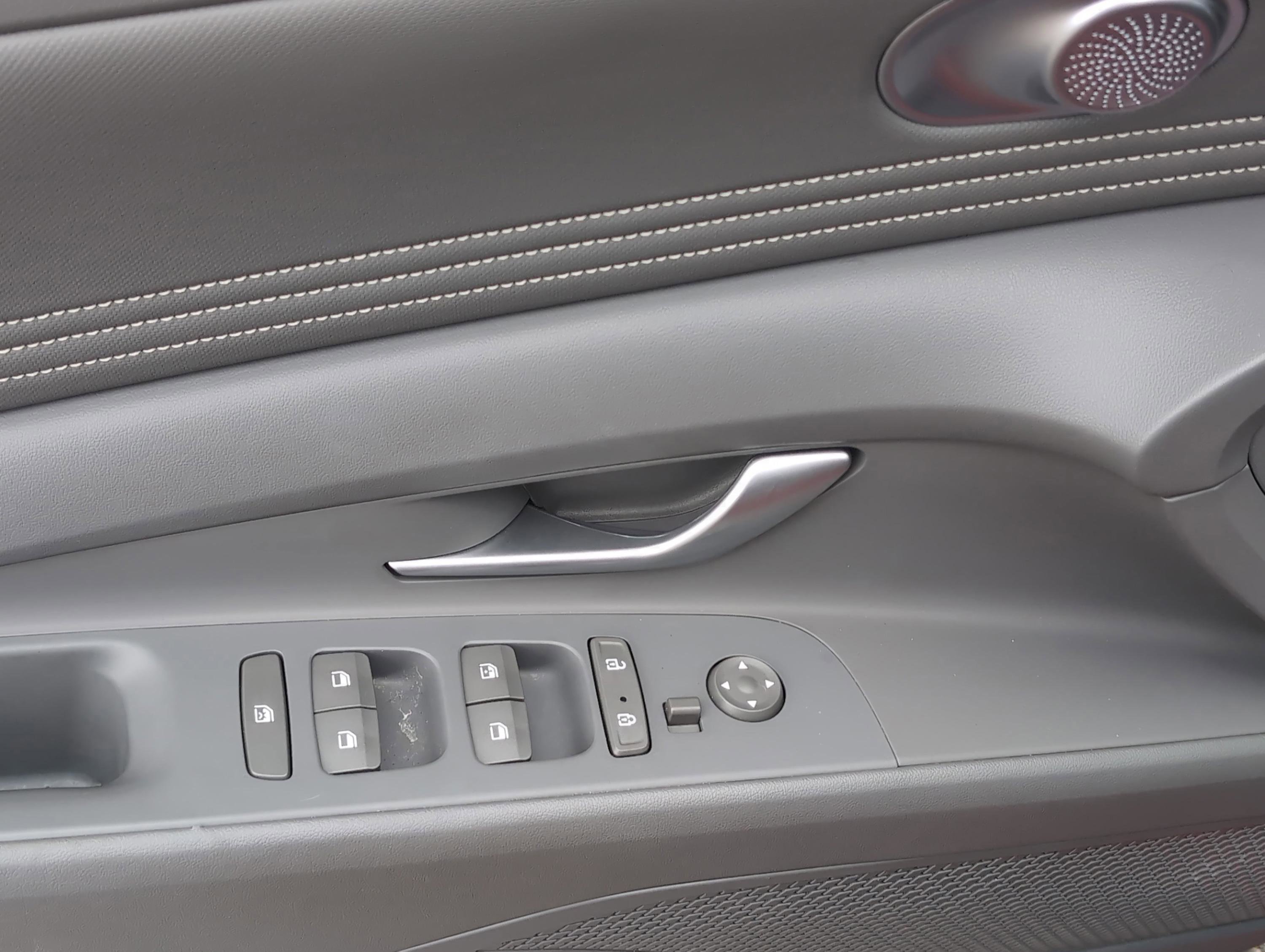 Used 2023 Hyundai Elantra SEL w/ Convenience Package image 14