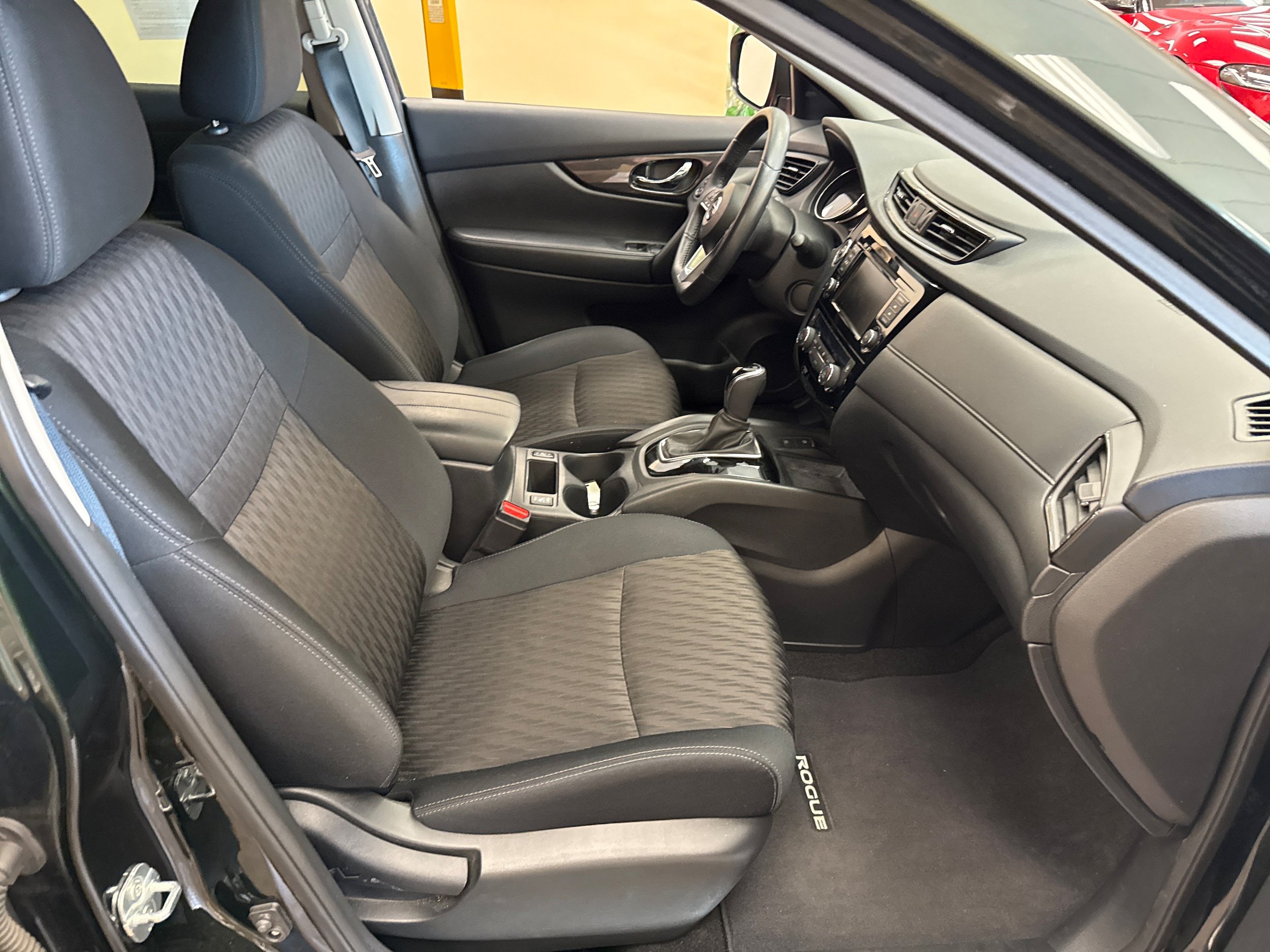 Used 2019 Nissan Rogue SV w/ Premium Package AWD/4WD image 15