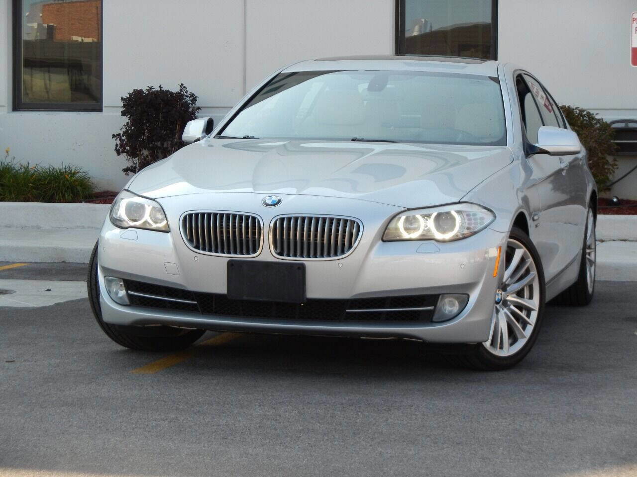 Used 2012 BMW 550i xDrive Sedan image 4