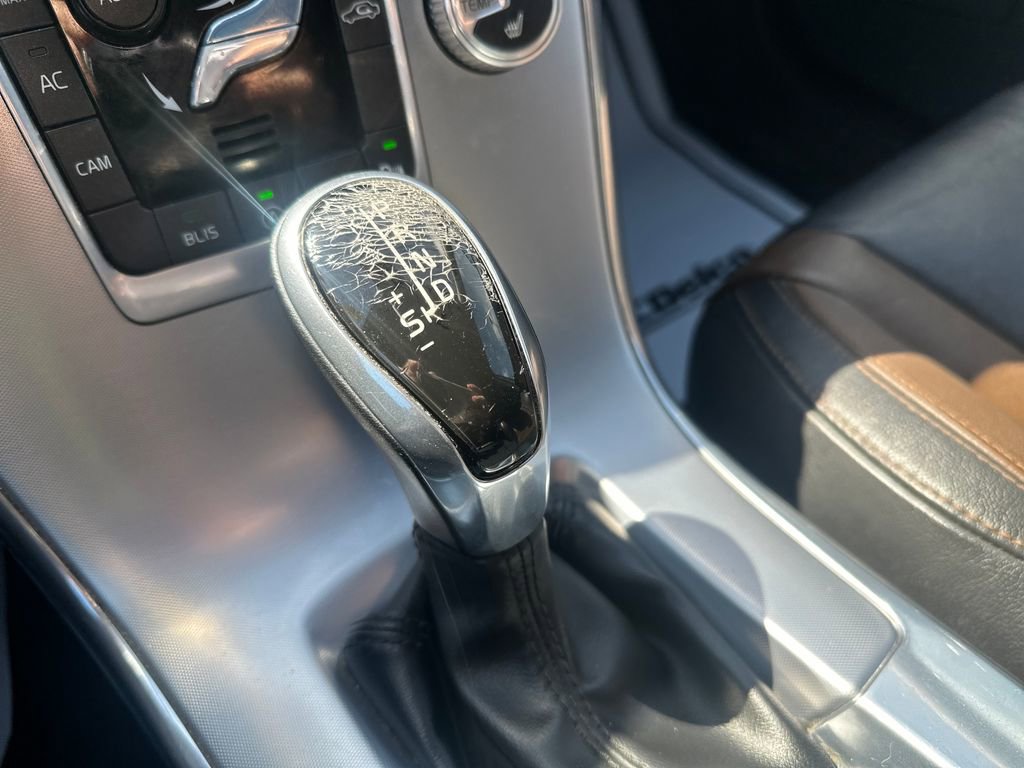 Used 2017 Volvo XC60 T6 Dynamic image 20