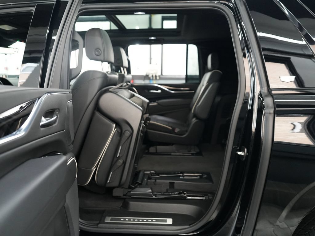 Used 2023 Cadillac Escalade ESV Sport w/ LPO, ONYX Package AWD/4WD image 33