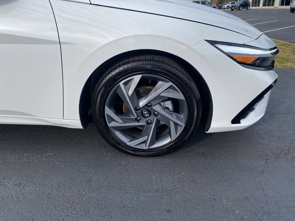 New 2025 Hyundai Elantra SEL FWD image 9