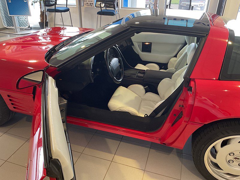 Used 1992 Chevrolet Corvette Coupe RWD image 7