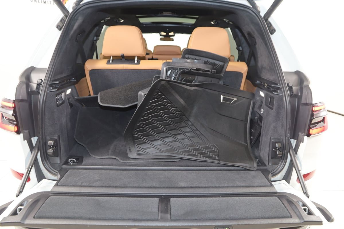 Used 2024 BMW X7 xDrive40i w/ M Sport Package AWD/4WD image 55