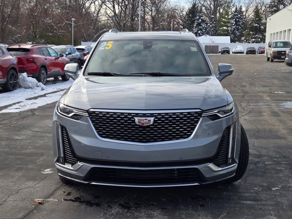 Certified 2025 Cadillac XT6 Premium Luxury FWD image 3