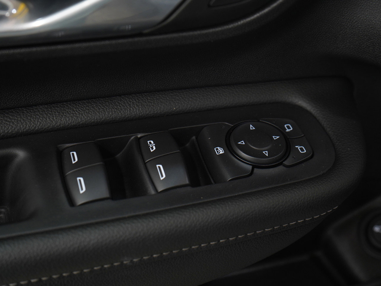 Used 2024 GMC Terrain SLT image 21