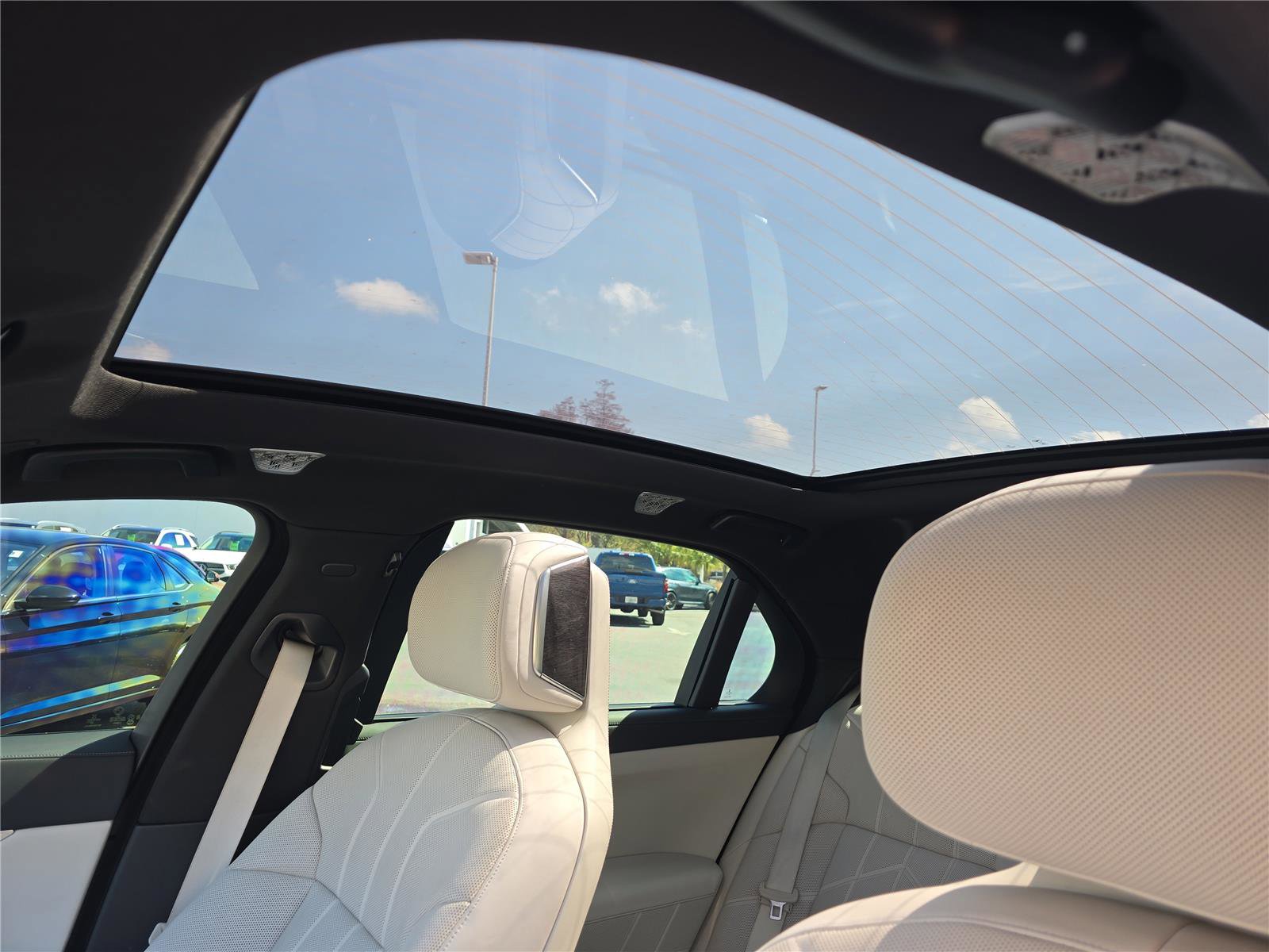 Used 2023 BMW 760i xDrive w/ Luxury Rear Seating Package image 26