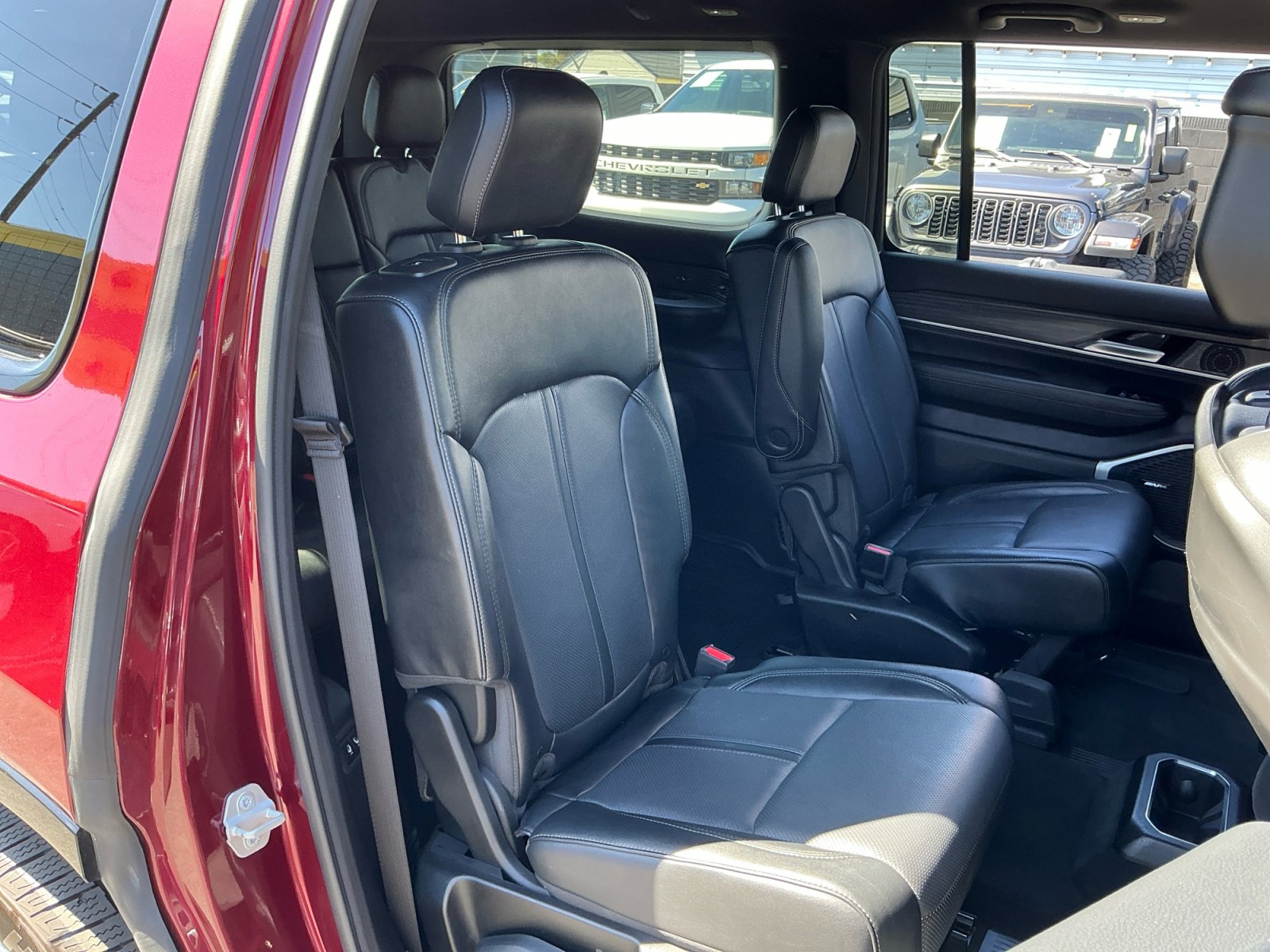 Used 2024 Jeep Wagoneer Series III AWD/4WD image 20