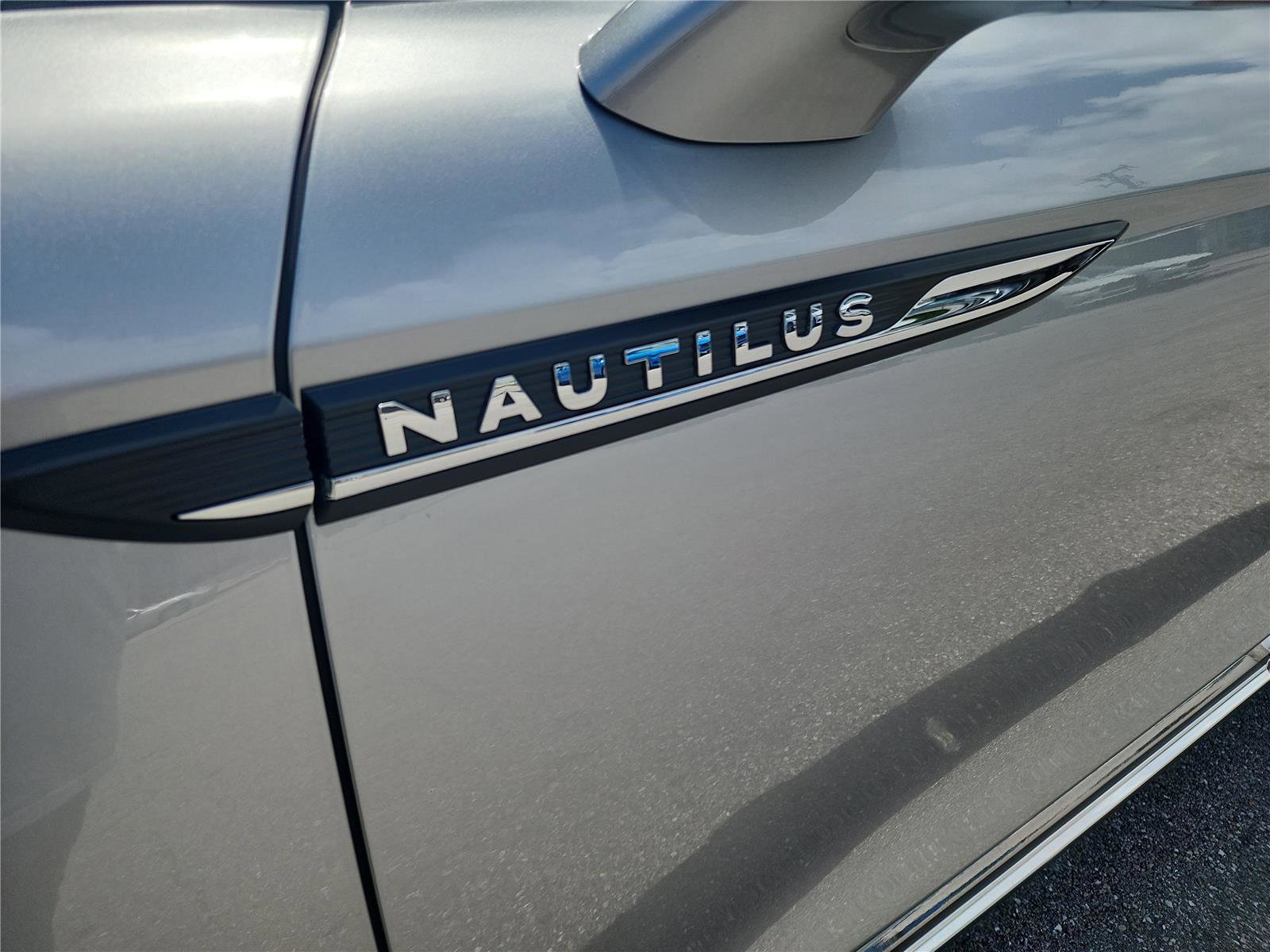 Used 2022 Lincoln Nautilus Reserve image 10
