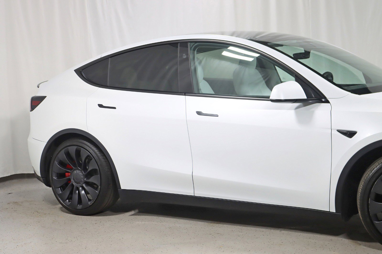Used 2025 Tesla Model Y Performance image 3