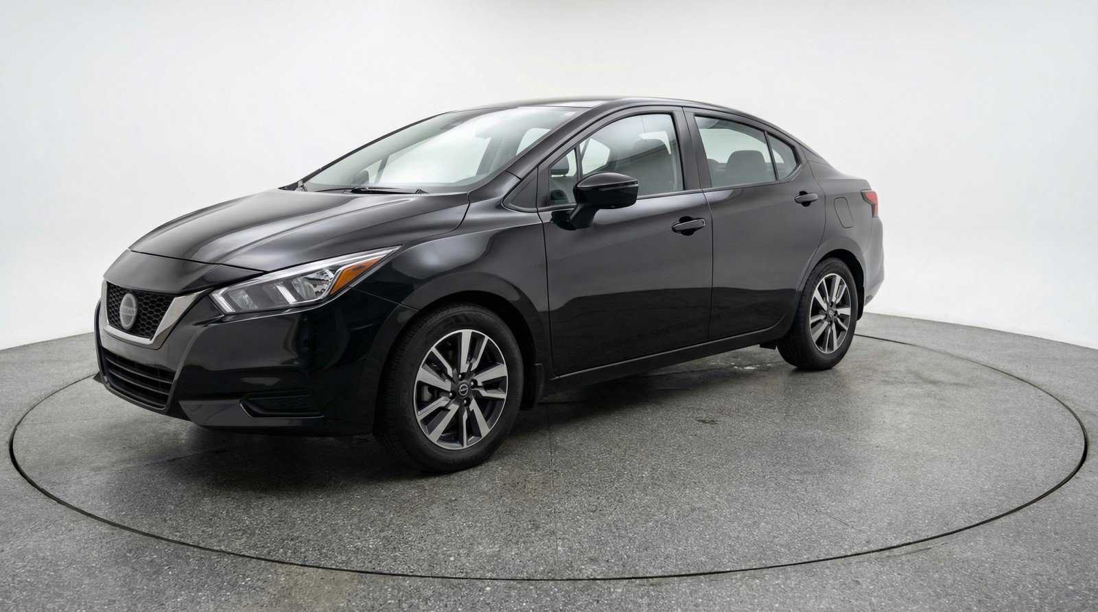 Used 2025 Nissan Versa SV image 3
