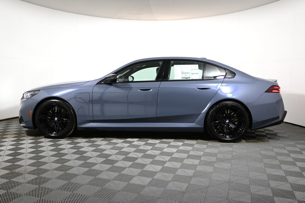 New 2026 BMW M5 w/ Carbon Package image 2