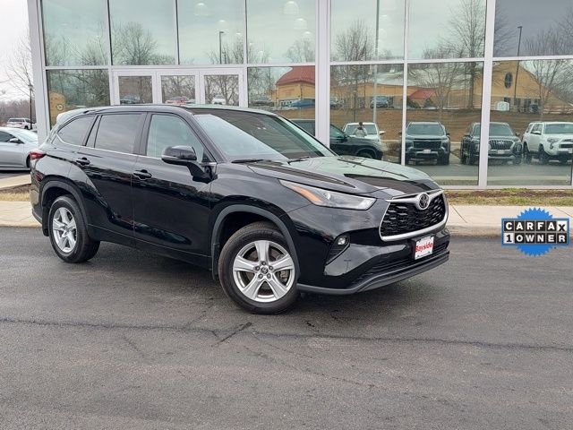 Used 2024 Toyota Highlander LE image 2