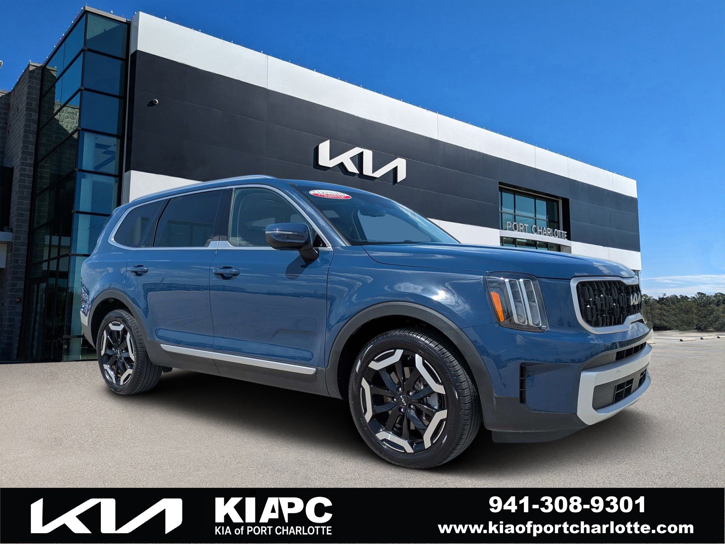 Used 2025 Kia Telluride EX w/ EX Captain's Chair Package