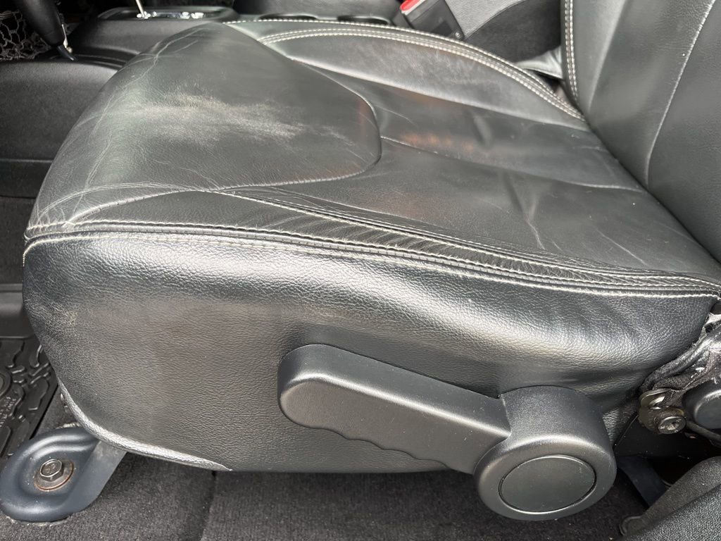 Used 2018 Jeep Wrangler Unlimited Rubicon w/ Cold Weather Group AWD/4WD image 31