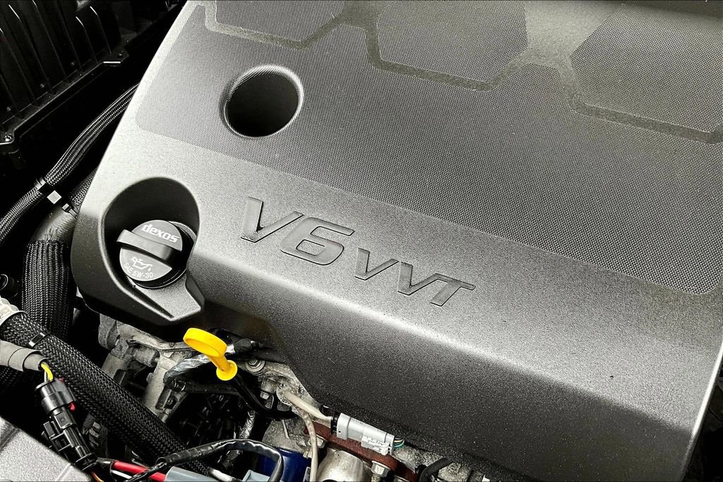 Used 2023 Chevrolet Traverse LT AWD/4WD image 29