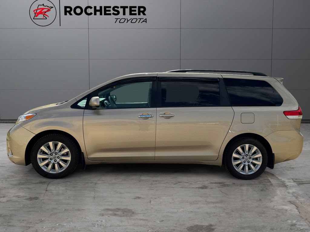 Used 2012 Toyota Sienna XLE AWD/4WD image 2