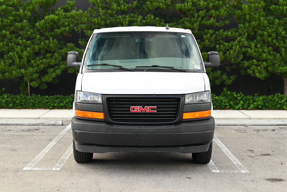 Used 2022 GMC Savana 3500 Extended w/ Driver Convenience Package RWD image 2