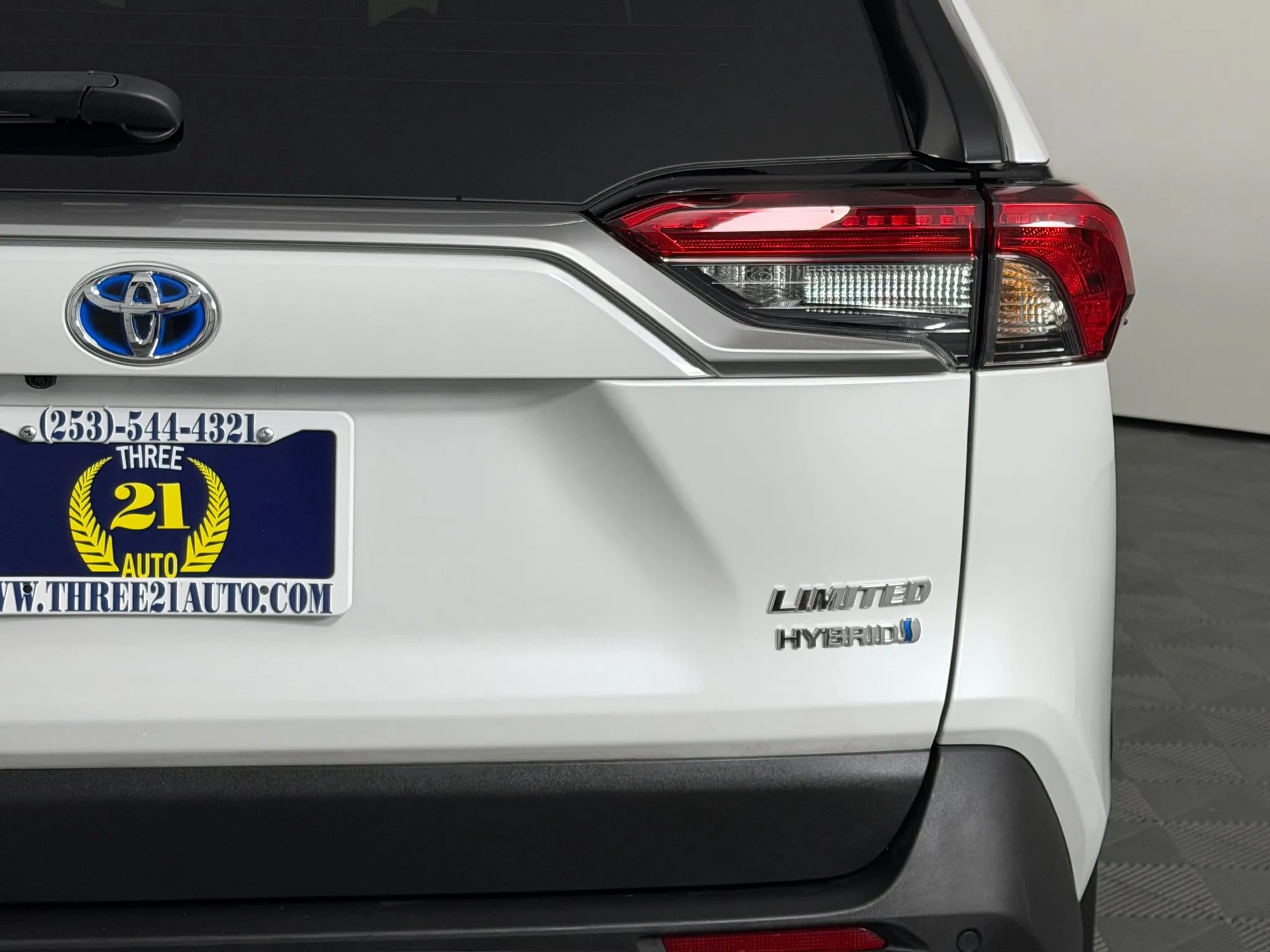 Used 2024 Toyota RAV4 Limited w/ Advanced Technology Package AWD/4WD image 10