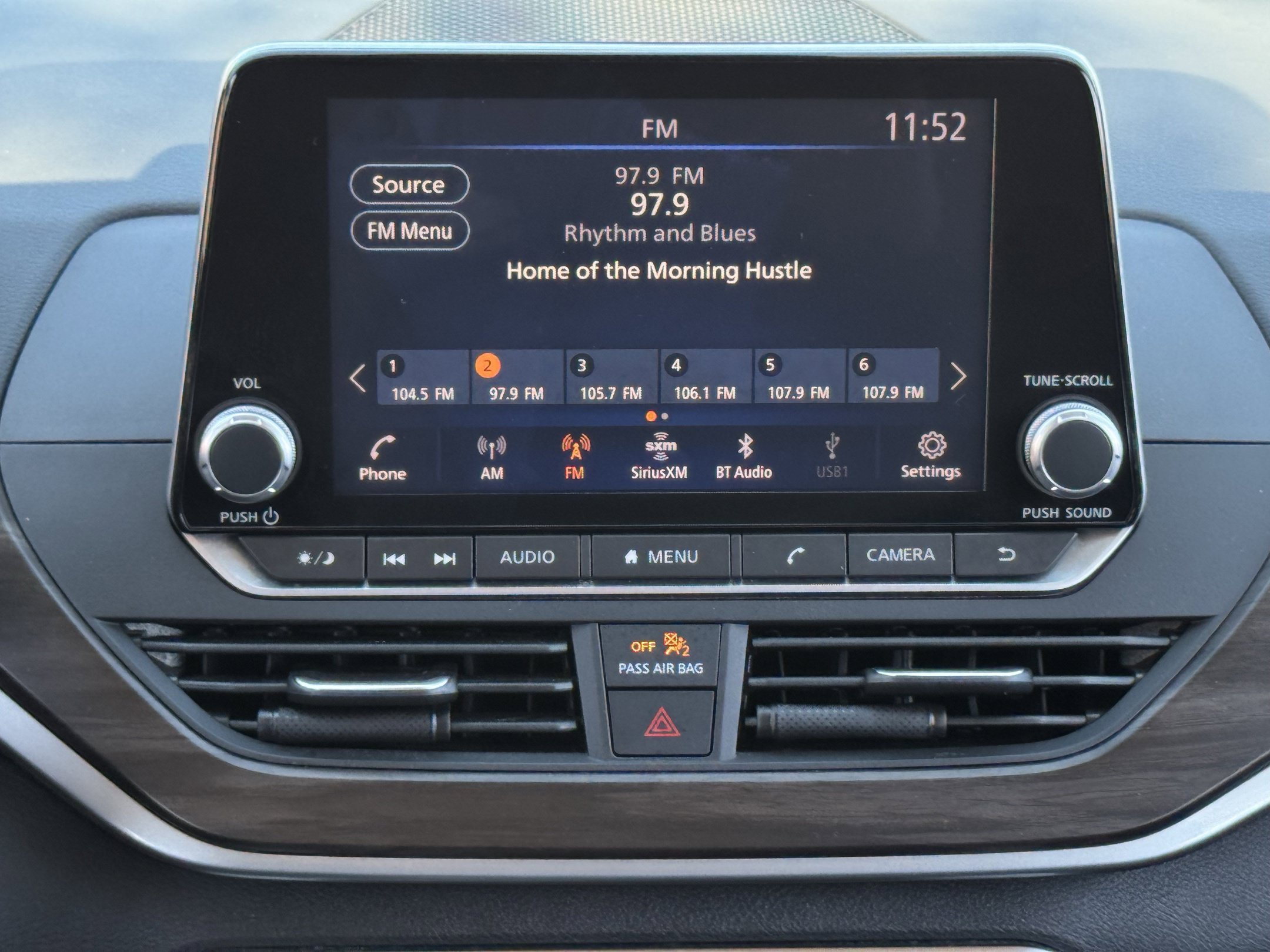 Used 2023 Nissan Altima 2.5 SV FWD image 17