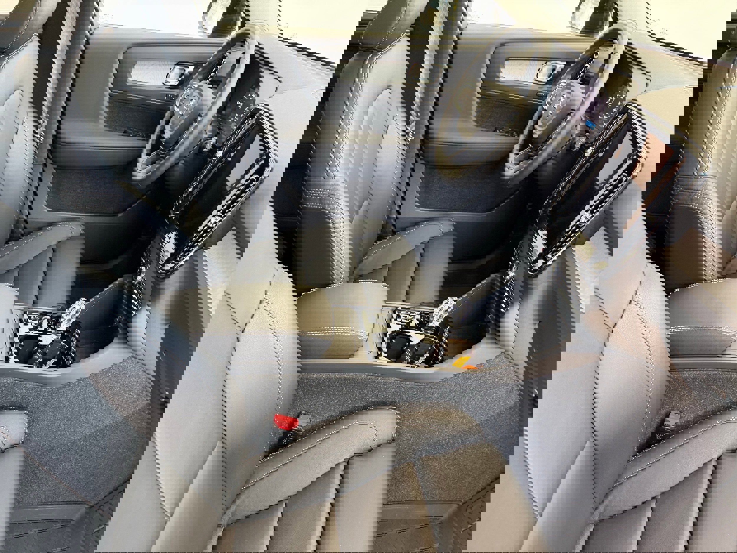 Certified 2025 Volvo XC40 B5 Plus image 23