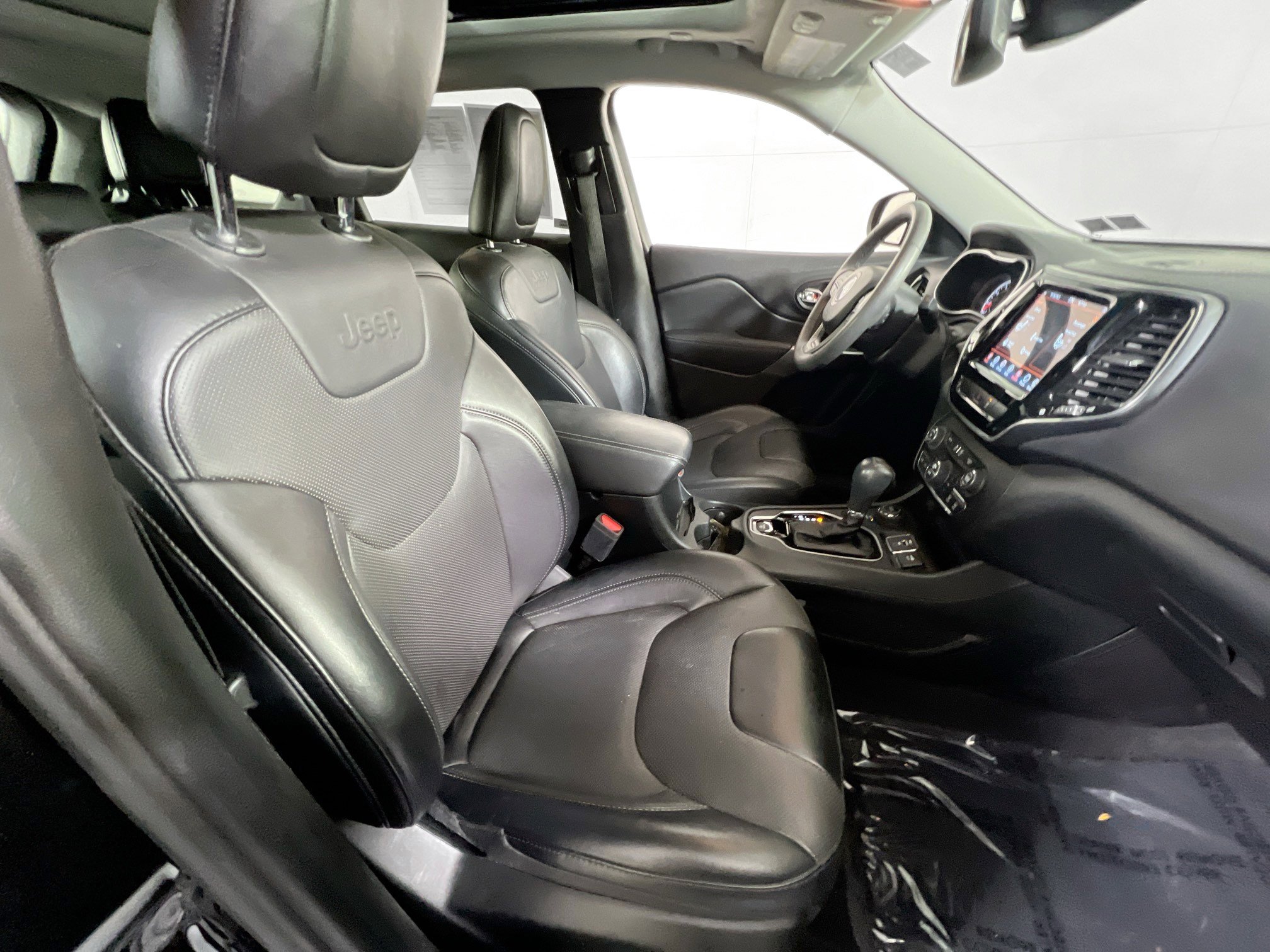 Used 2022 Jeep Cherokee Limited image 27