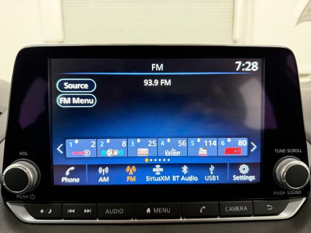 Used 2024 Nissan Sentra SV FWD image 9