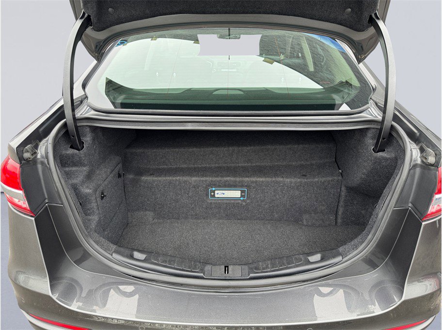 Used 2019 Ford Fusion Energi Titanium FWD image 25