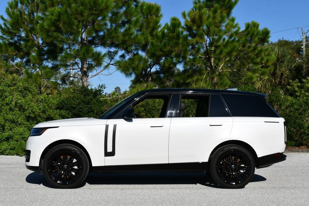 Used 2023 Land Rover Range Rover SE AWD/4WD image 3