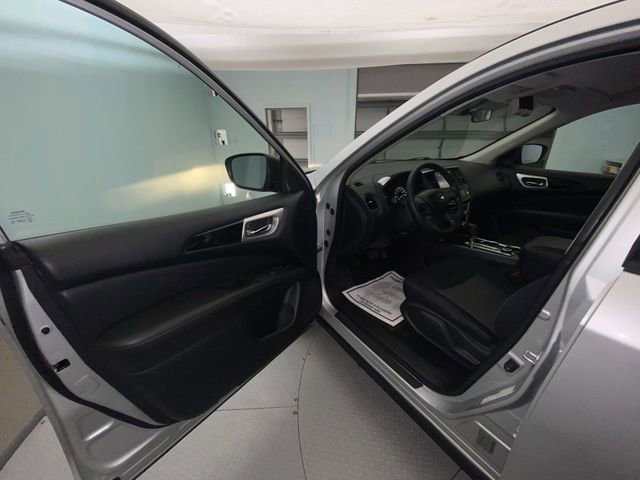Used 2019 Nissan Pathfinder S image 11