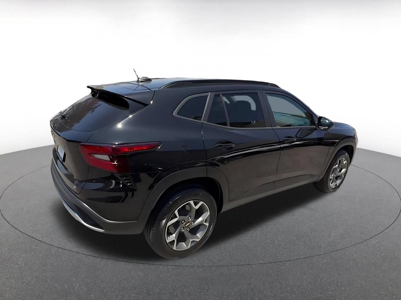 Used 2025 Chevrolet Trax LT FWD image 15