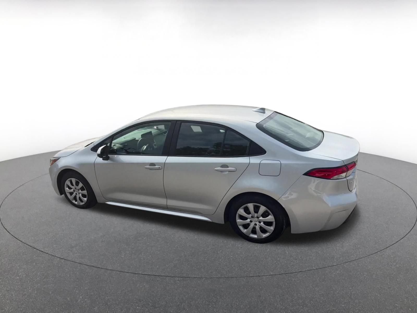 Used 2025 Toyota Corolla LE FWD image 10