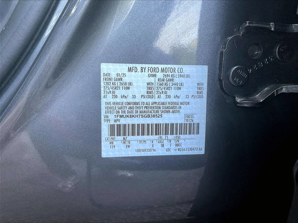 Used 2025 Ford Explorer ST-Line w/ ST-Line Street Pack AWD/4WD image 17