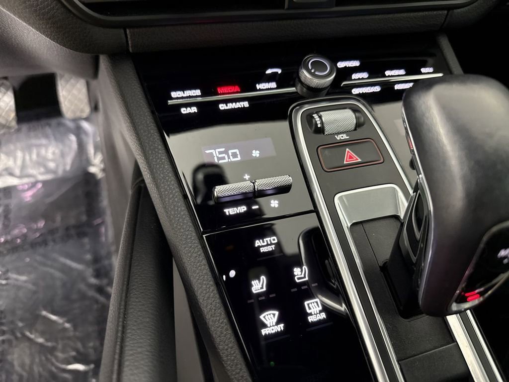 Certified 2021 Porsche Cayenne Coupe image 30